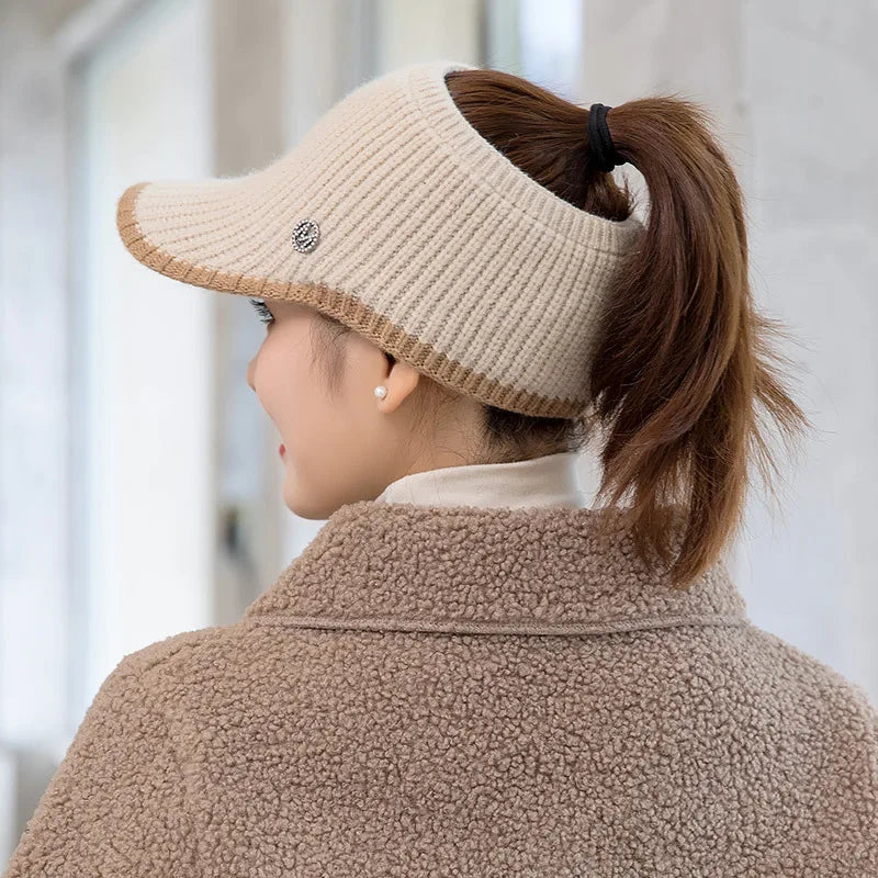 🔹 Women’s Knitted Baseball Cap
New Title: Women’s Knitted Winter Cap – Sporty & Warm
Description: A cozy twist on the classic baseball cap. Made from soft knit material, this hat keeps you warm while adding a sporty, modern edge to your outfit.